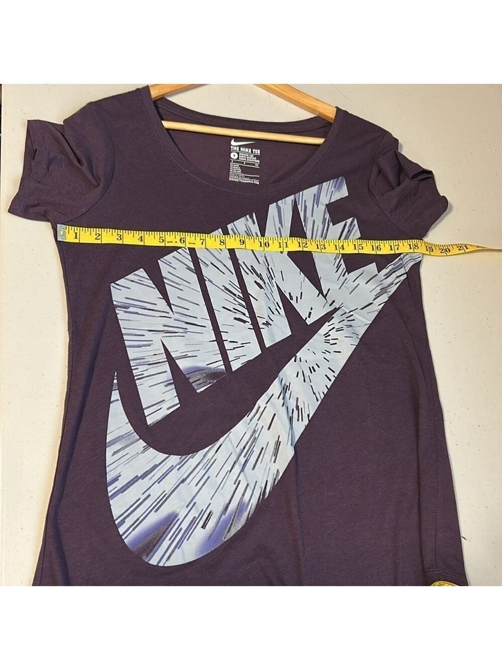 Nike Women's Graphic Tee - Picture 4 of 7